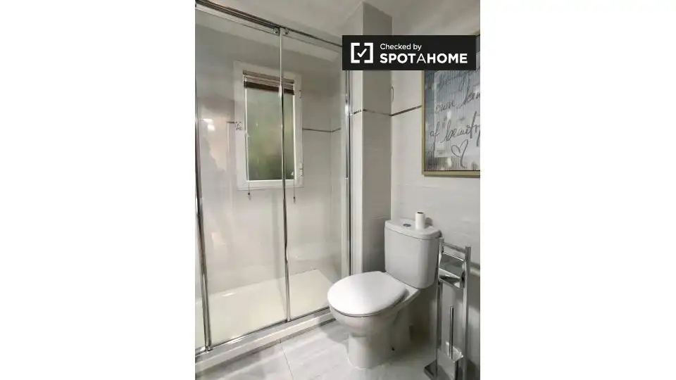 Bathroom of Flat for rent in Alcalá de Henares  with Air Conditioner, Heating and Furnished