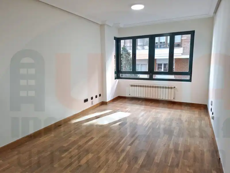 Piso de alquiler en Calle Manuel Pedregal, Salesas - Foncalada - Campoamor, Centro - Casco Histórico