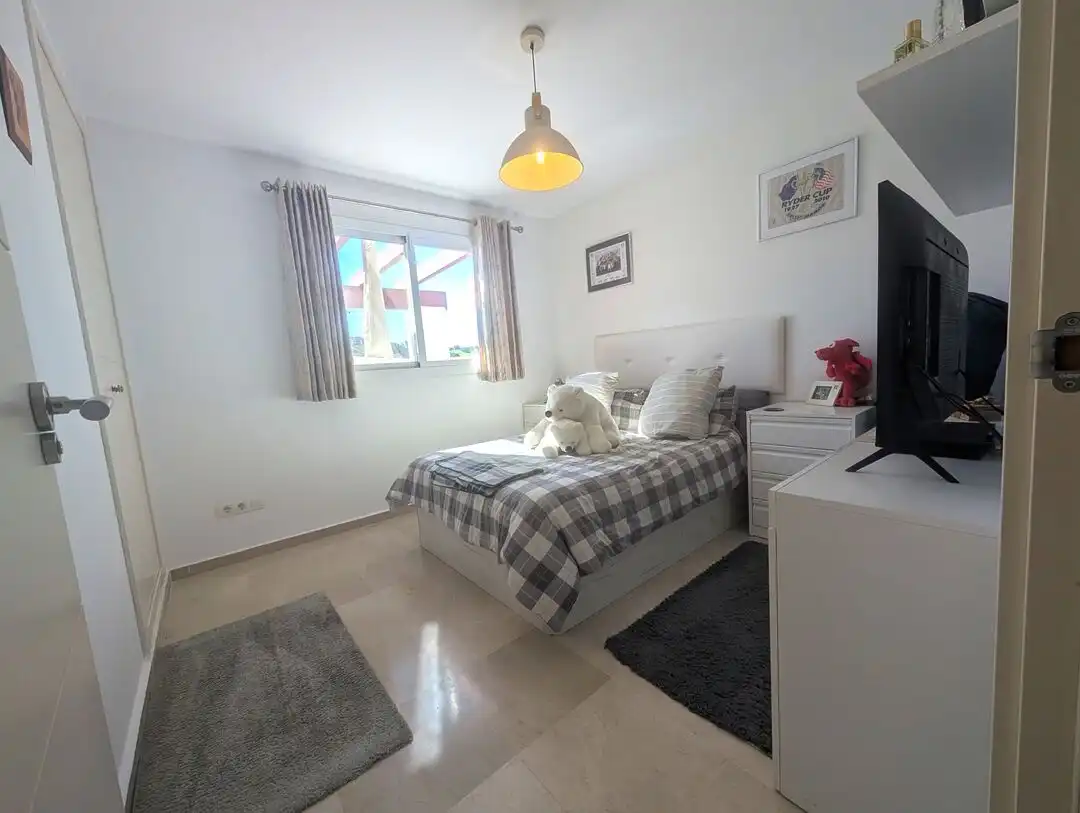 Schlafzimmer von Dachboden zum Verkauf in La Alcaidesa mit Klimaanlage, Heizung und Terrasse