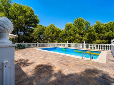 Villa con piscina in vendita a Alberic