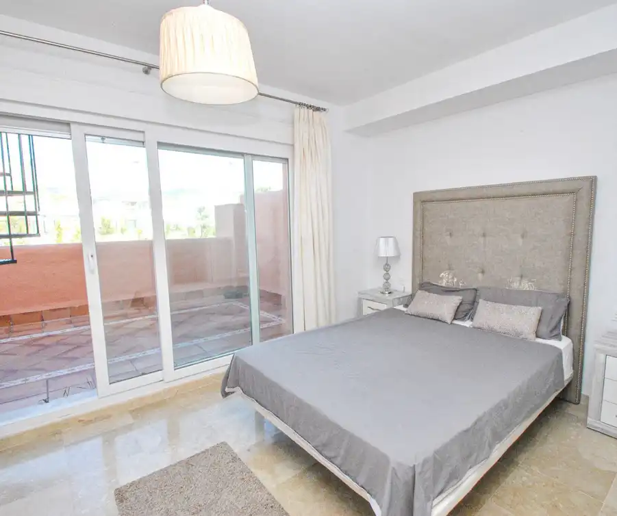 Piso con piscina en venta en Elviria - Cabopino, imagen 6
