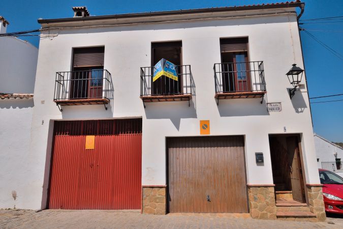 Vista exterior de Casa adosada en venda en El Gastor amb Terrassa, Traster i Balcó