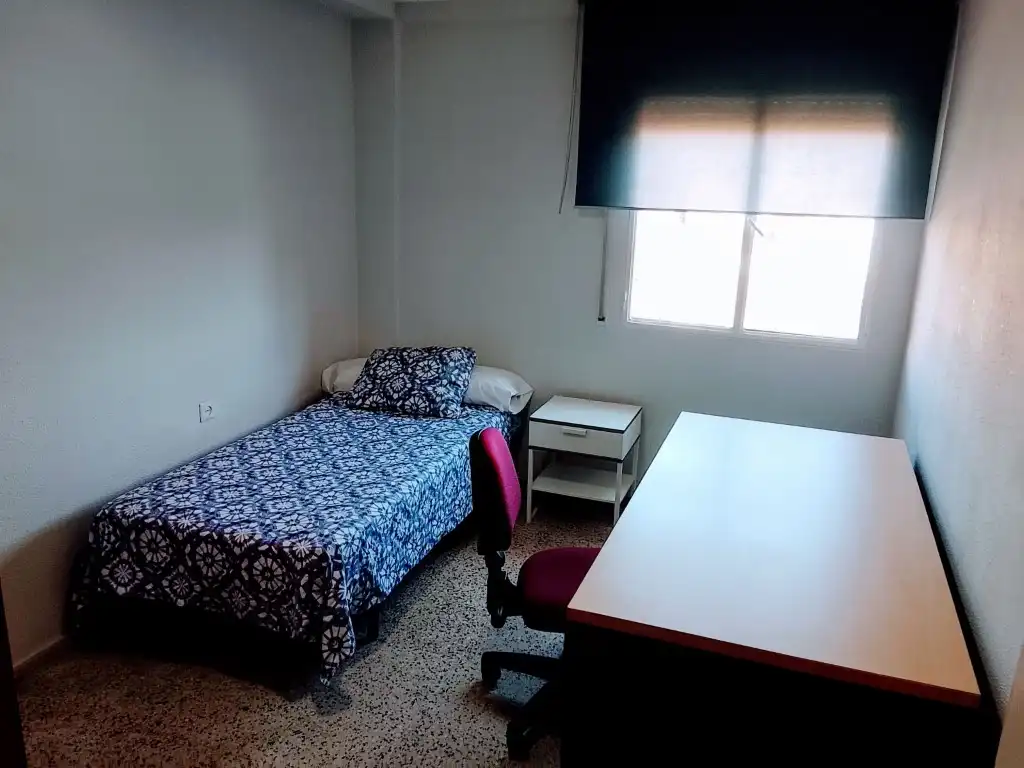 Bedroom of Flat for share in Córdoba