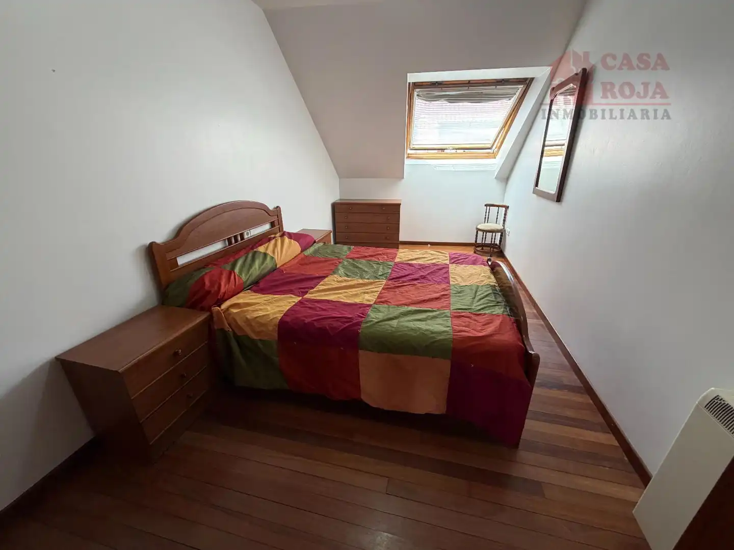 Schlafzimmer von Dachboden zum Verkauf in Cangas  mit Heizung, Parkett und Abstellraum