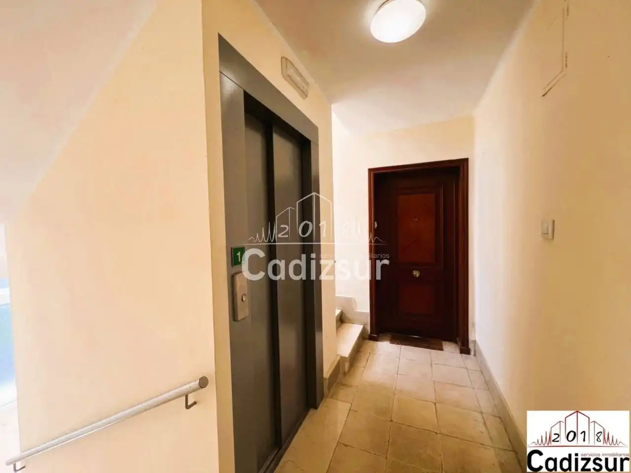 Wohnung zum Verkauf in Cádiz mit Klimaanlage und Terrasse