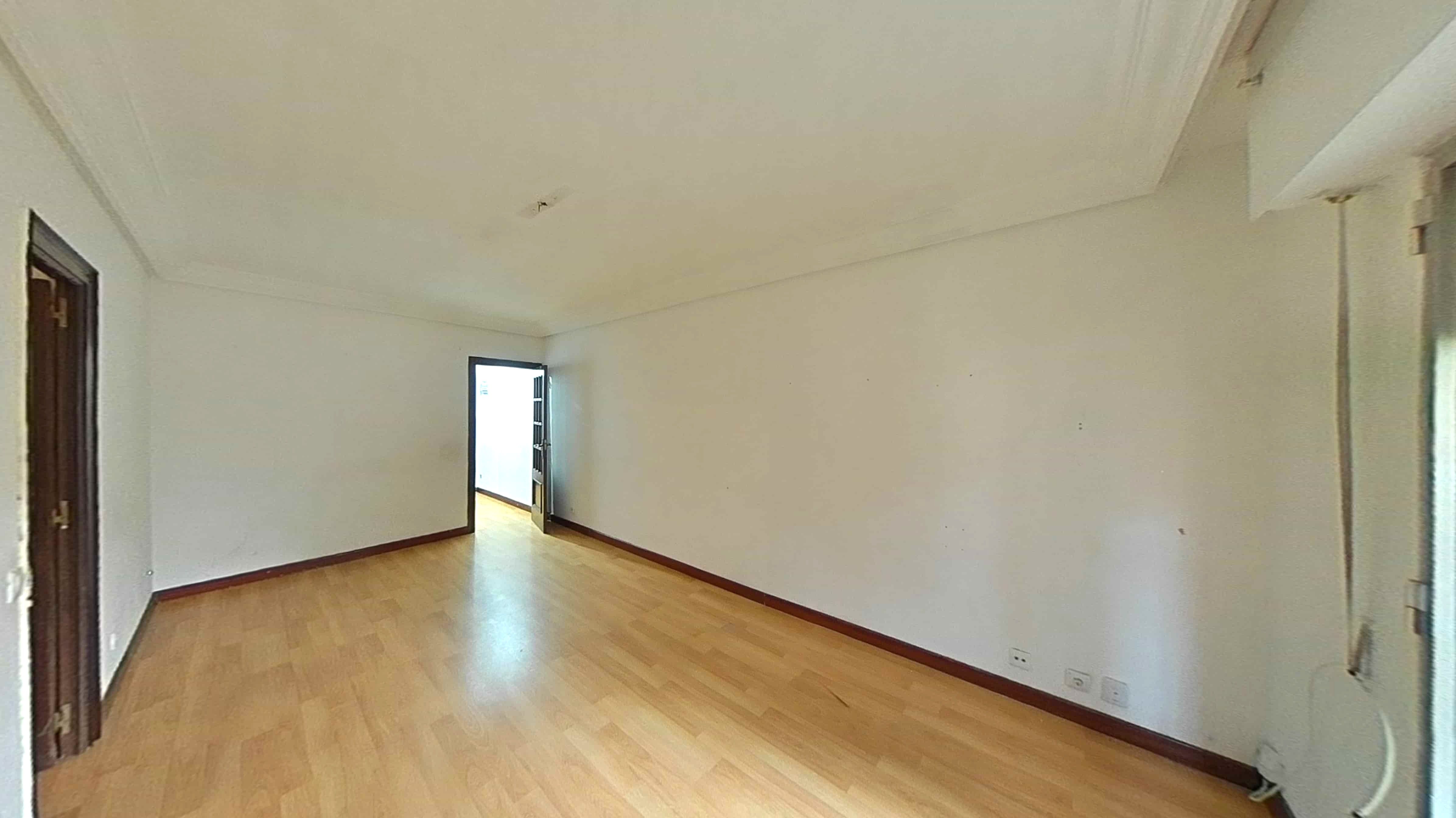 Living room of Flat for sale in Salamanca Capital  with Heating, Parquet flooring and Balcony