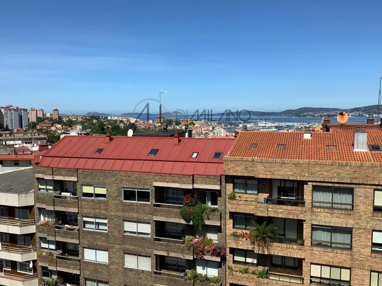 Vista exterior de Piso de alquiler en Vigo  con Calefacción, Parquet y Trastero