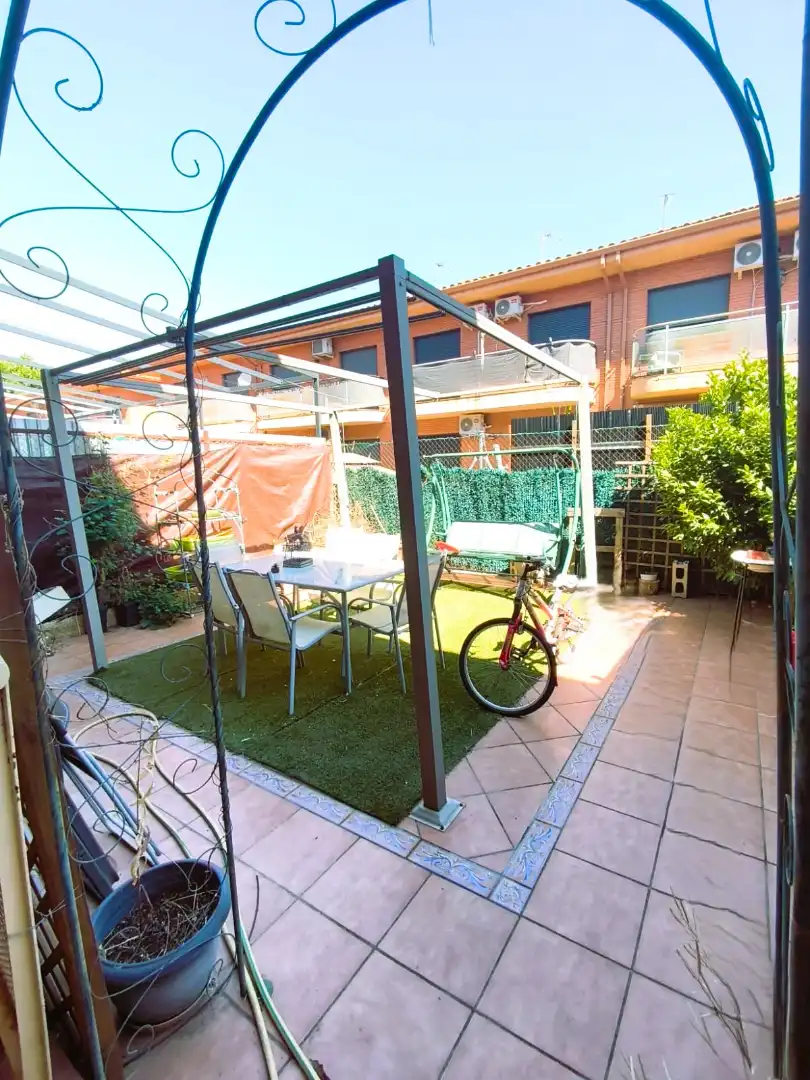 Terrassa de Casa adosada en venda en Seseña amb Aire condicionat, Calefacció i Jardí privat