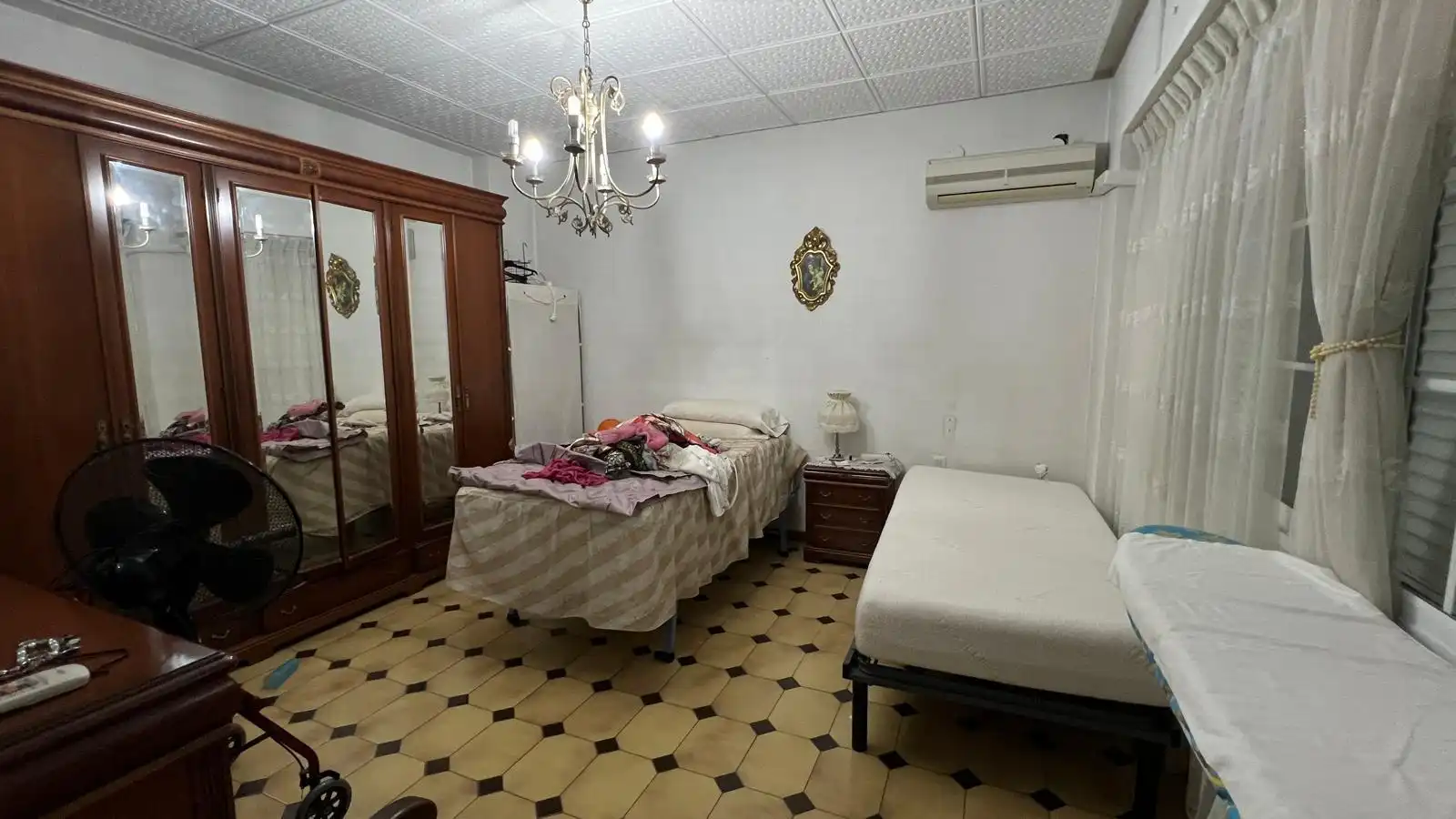 Habitación de Planta baja en venta en Burjassot con Amueblado