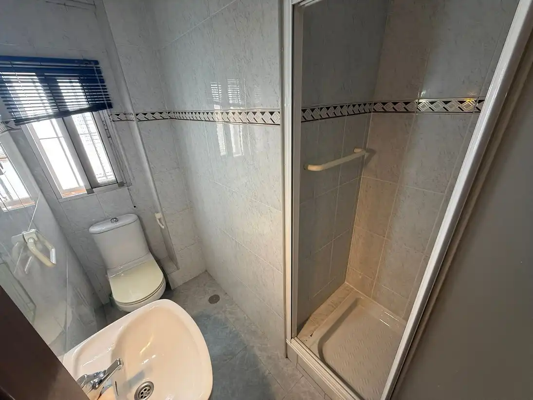 Bathroom of Flat for rent in Madrid  with Air Conditioner and Furnished