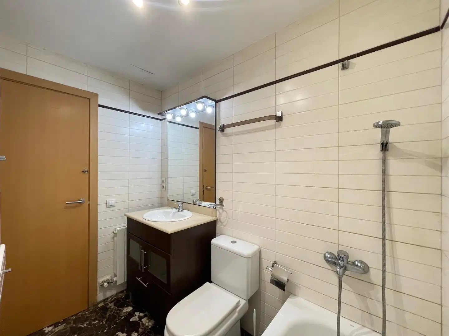 Badezimmer von Erdgeschoss zum Verkauf in El Vendrell mit Terrasse