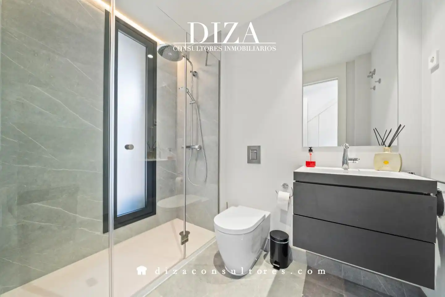 Bathroom of Houses for sale in Las Rozas de Madrid  with Air Conditioner, Heating and Private garden