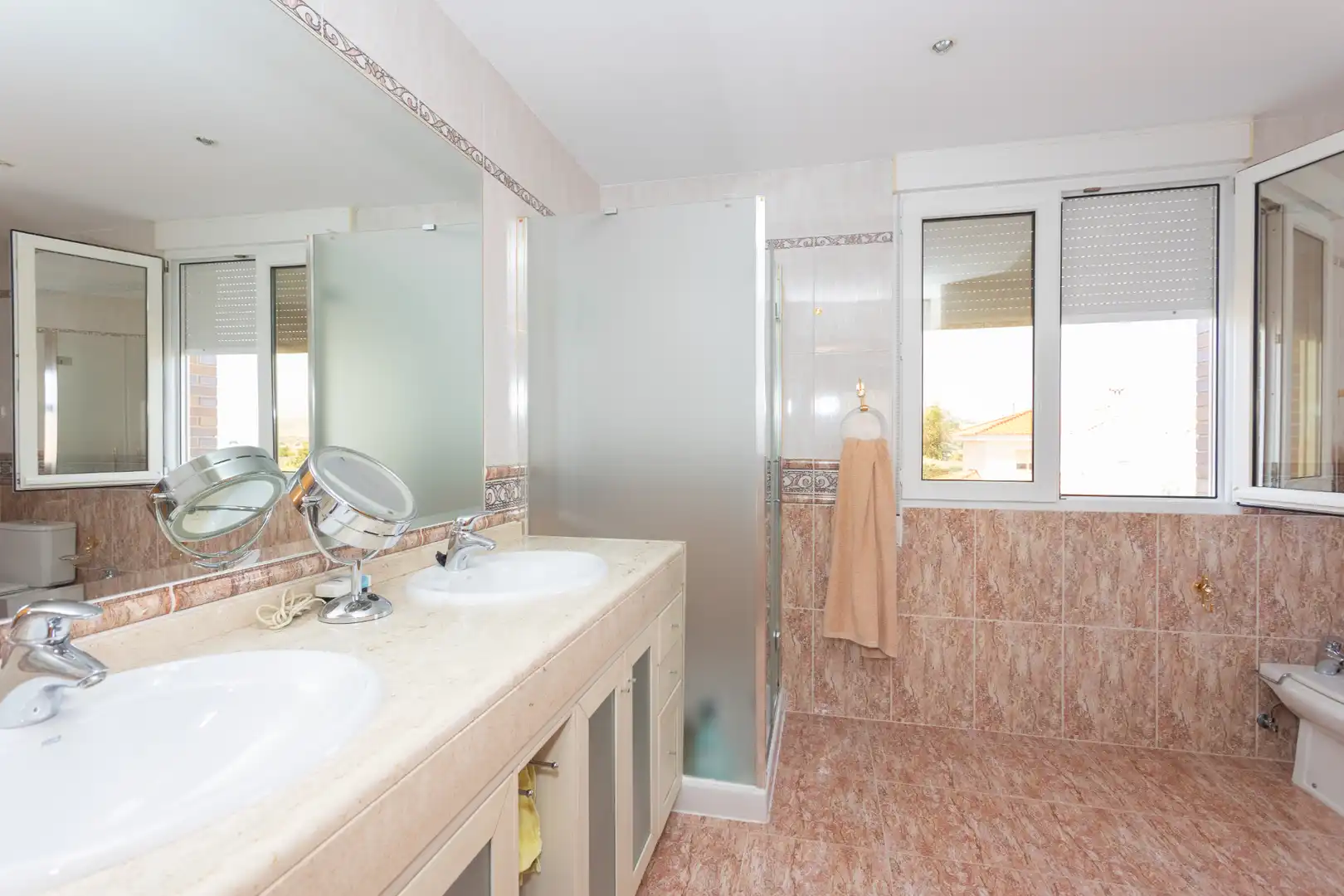Bany de Casa o xalet en venda en Villanueva del Pardillo amb Calefacció, Jardí privat i Piscina