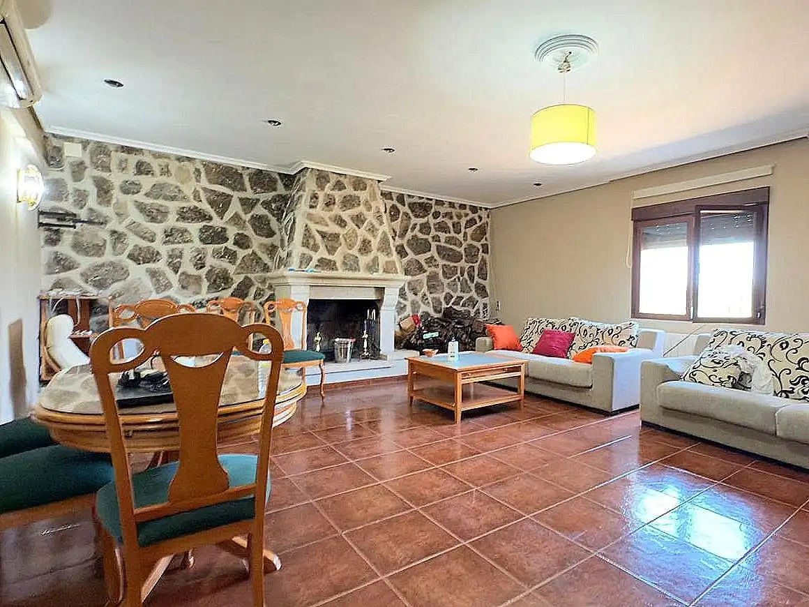 Wohnzimmer von Residential zum Verkauf in Majadas