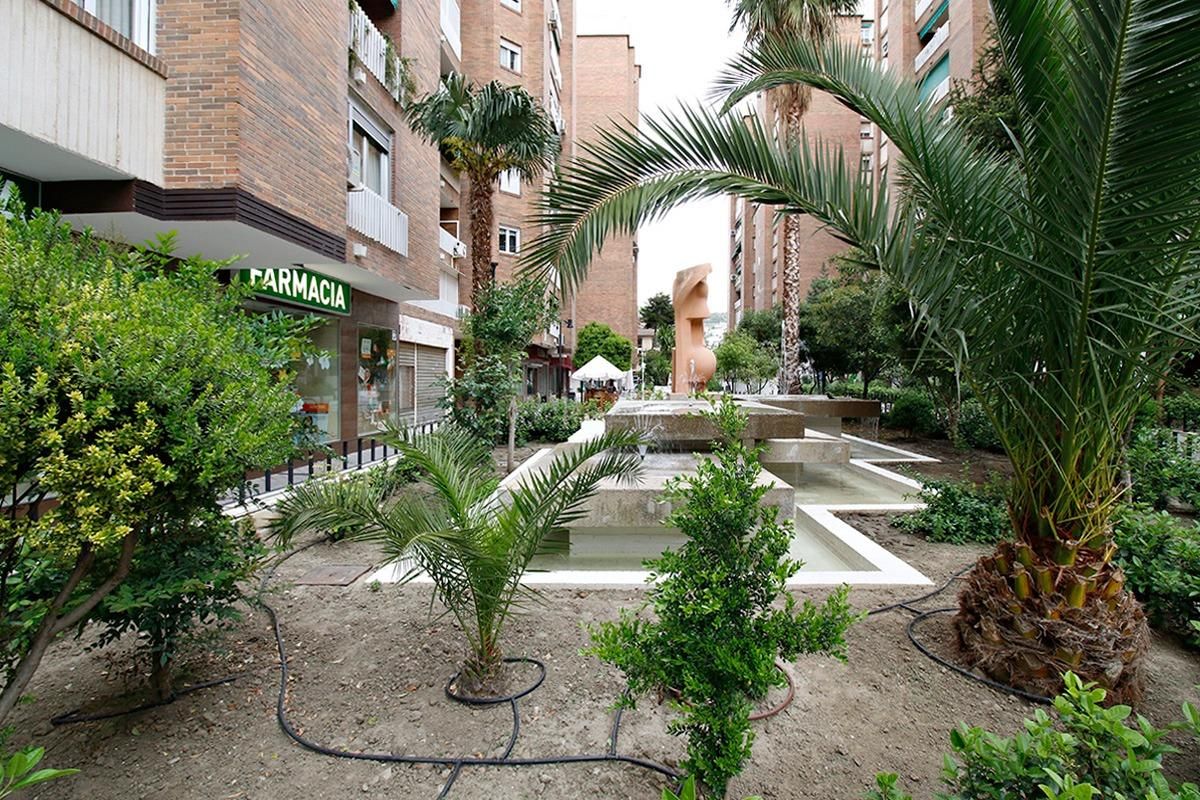 Vista exterior de Pis en venda en  Granada Capital amb Jardí privat, Terrassa i Balcó