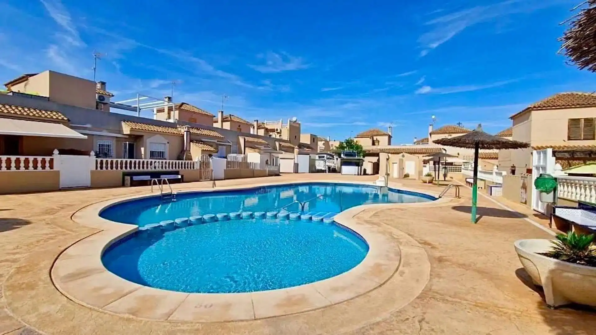 Piscina de Casa o chalet en venta en Torrevieja con Aire acondicionado, Jardín privado y Terraza