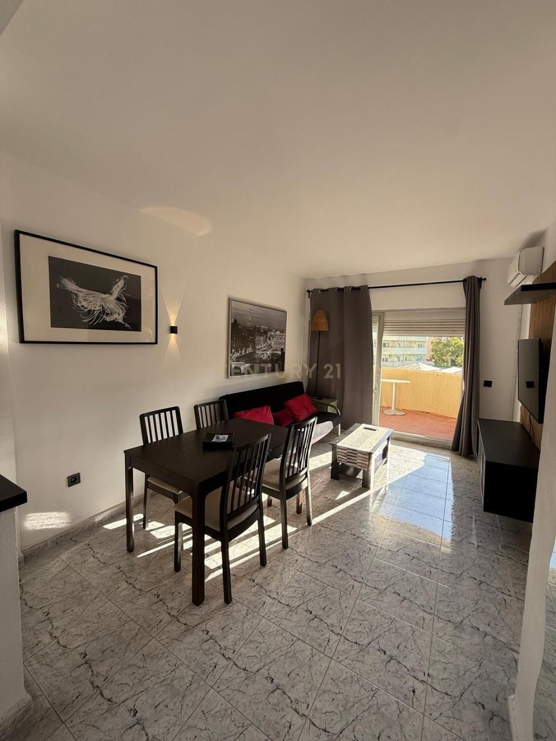 Living room of Apartment to rent in Benalmádena  with Air Conditioner, TV and Balcony