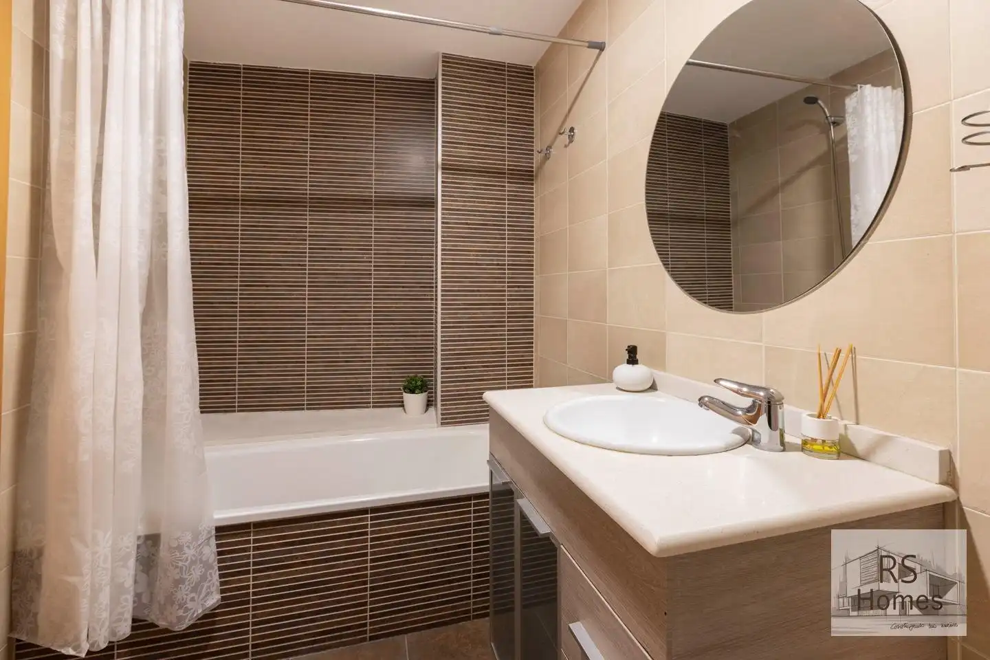 Baño de Piso en venta en Benaguasil con Aire acondicionado, Terraza y Balcón