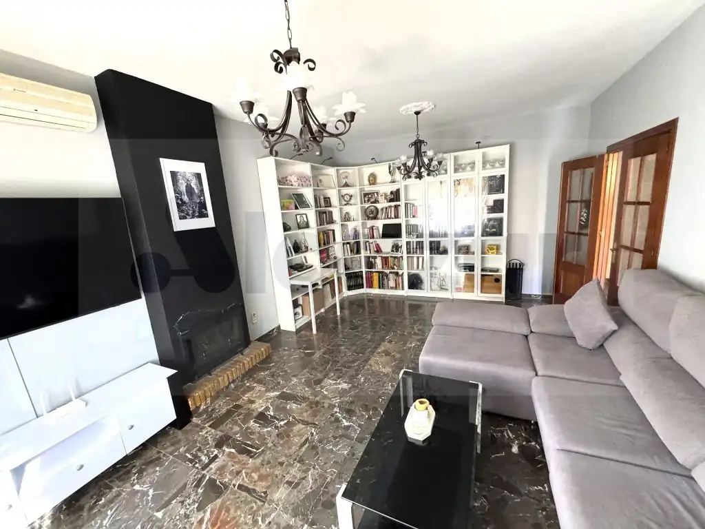 Sala de estar de Casa adosada en venta en Mairena del Alcor con Aire acondicionado y Terraza