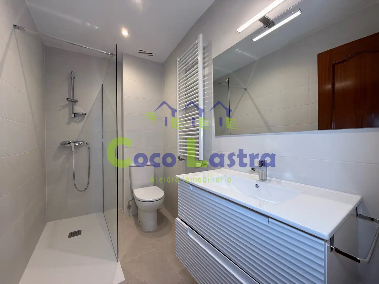 Baño de Piso de alquiler en Salamanca con Aire acondicionado, Calefacción y Parquet