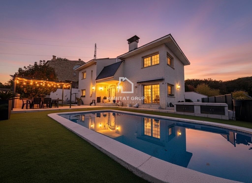 Exterior view of House or chalet for sale in Girona Capital  with Air Conditioner, Heating and Private garden