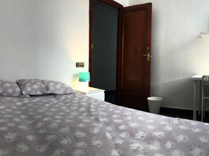 Bedroom of Flat to share in  Valencia Capital  with Washing machine and Internet