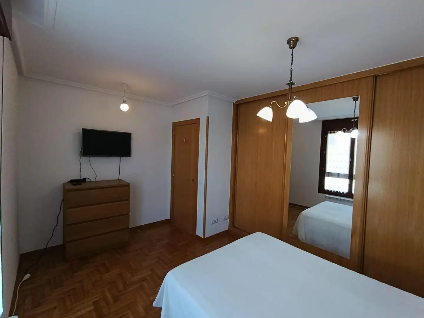 Dormitori de Apartament en venda en Avilés amb Calefacció, Traster i Balcó