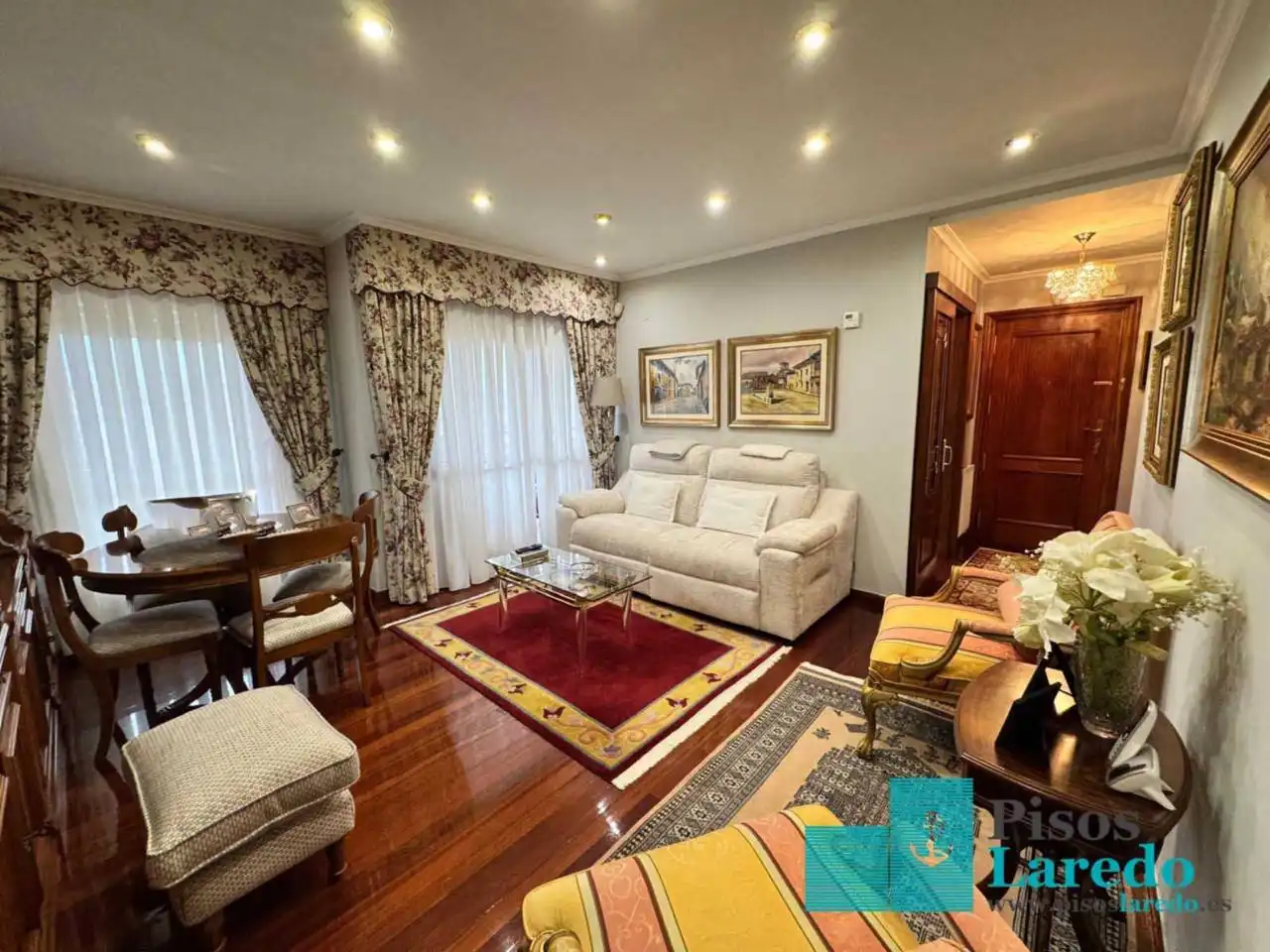 Flat for rent in Calle Marqués de Valdecilla, 8, Centro