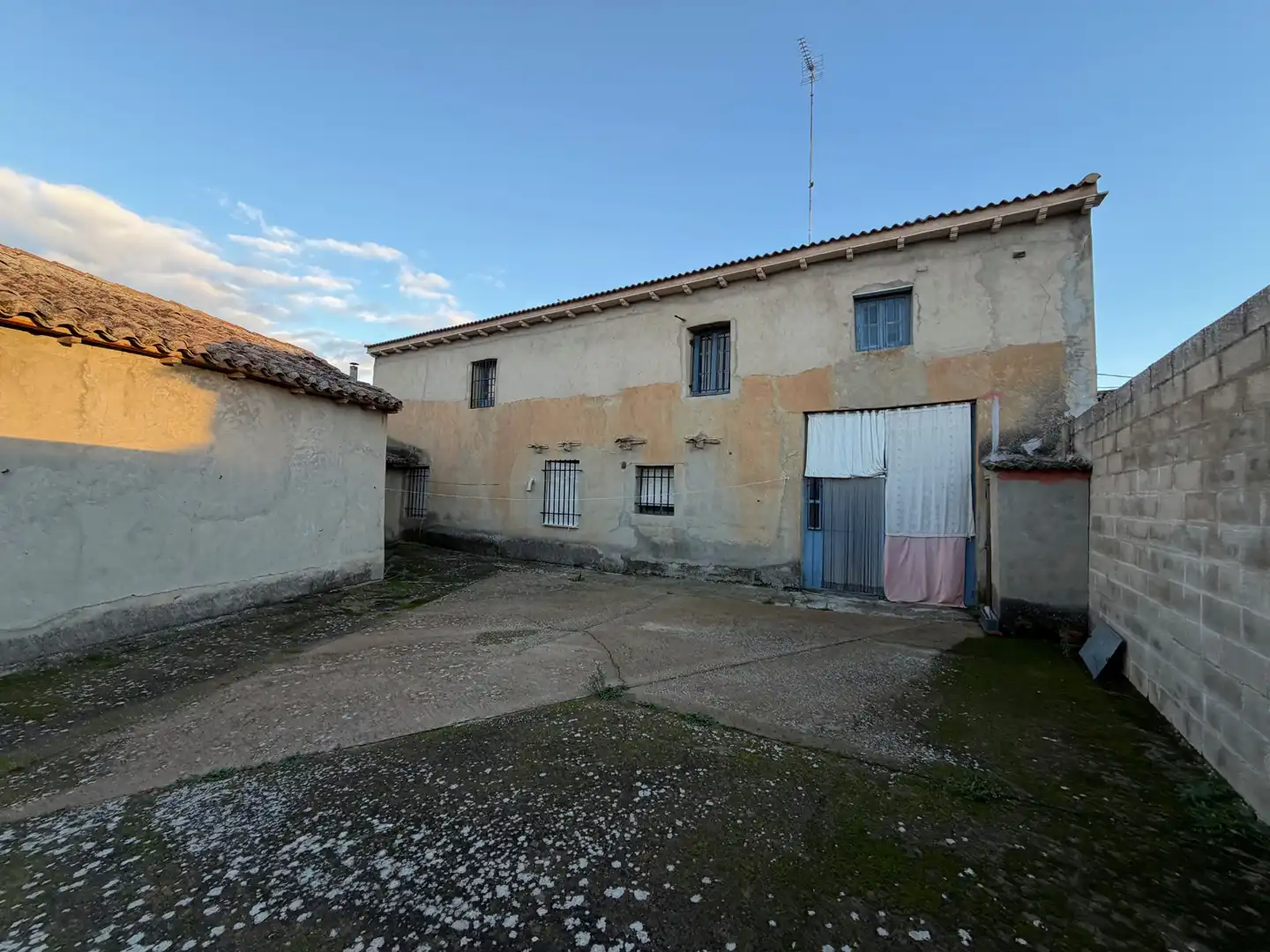 Vista exterior de Finca rústica en venda en Valdunquillo amb Calefacció, Terrassa i Traster