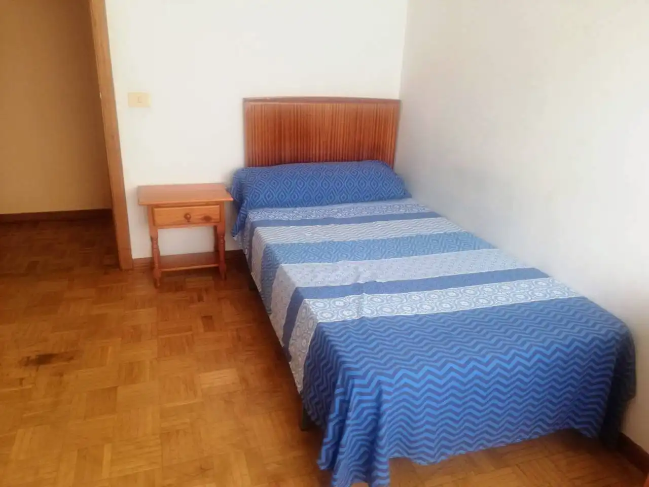 Bedroom of Flat for rent in Burgos  with Heating, Parquet flooring and Terrace