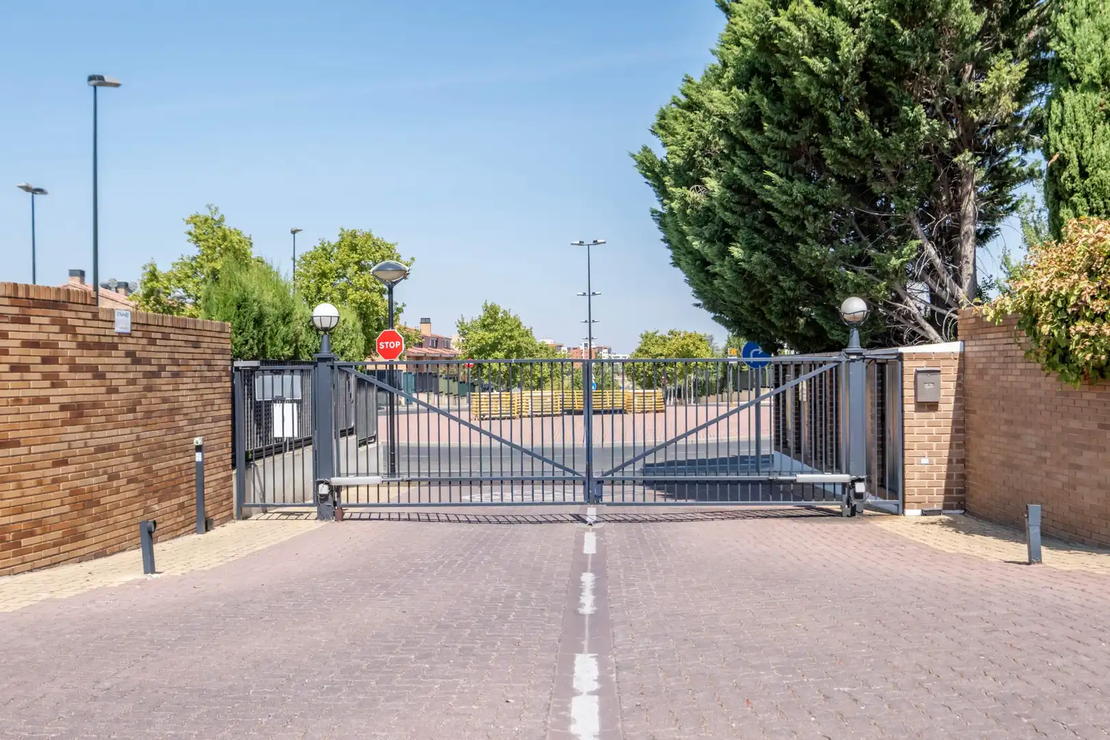 Aparcament de Casa o xalet en venda en Zaragoza amb Jardí privat, Terrassa i Traster