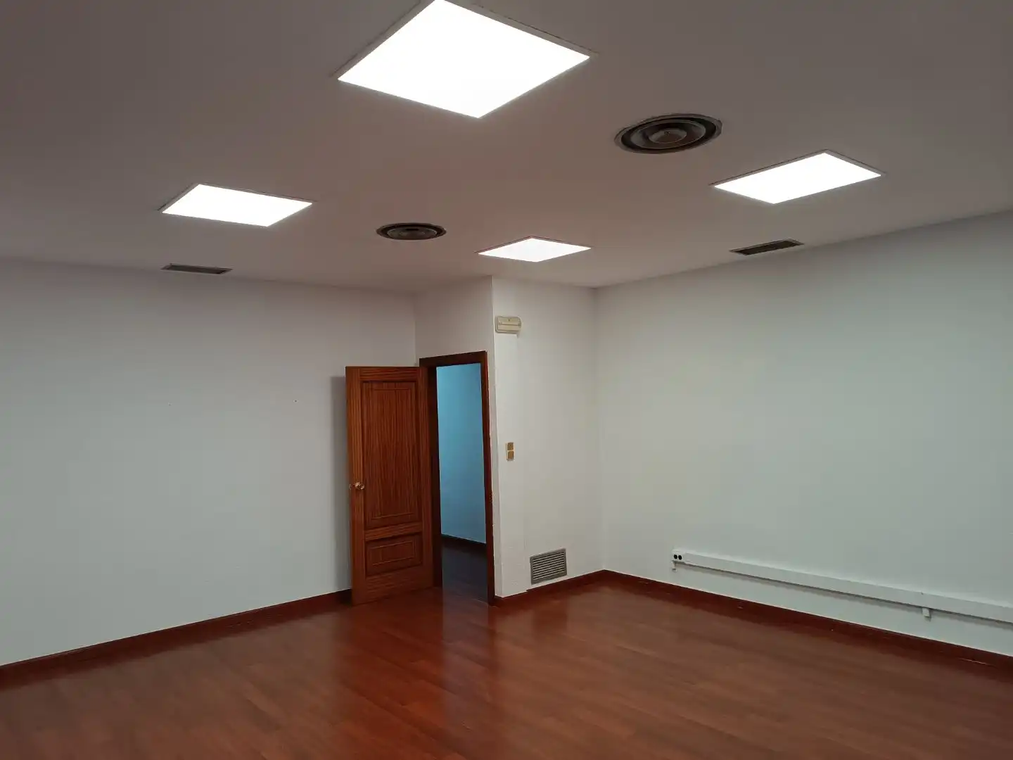 Oficina de alquiler en Granada con Aire acondicionado, Calefacción y Internet