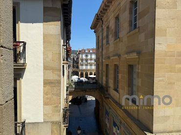 Appartamento con balcone in vendita a Calle de San Jerónimo 23