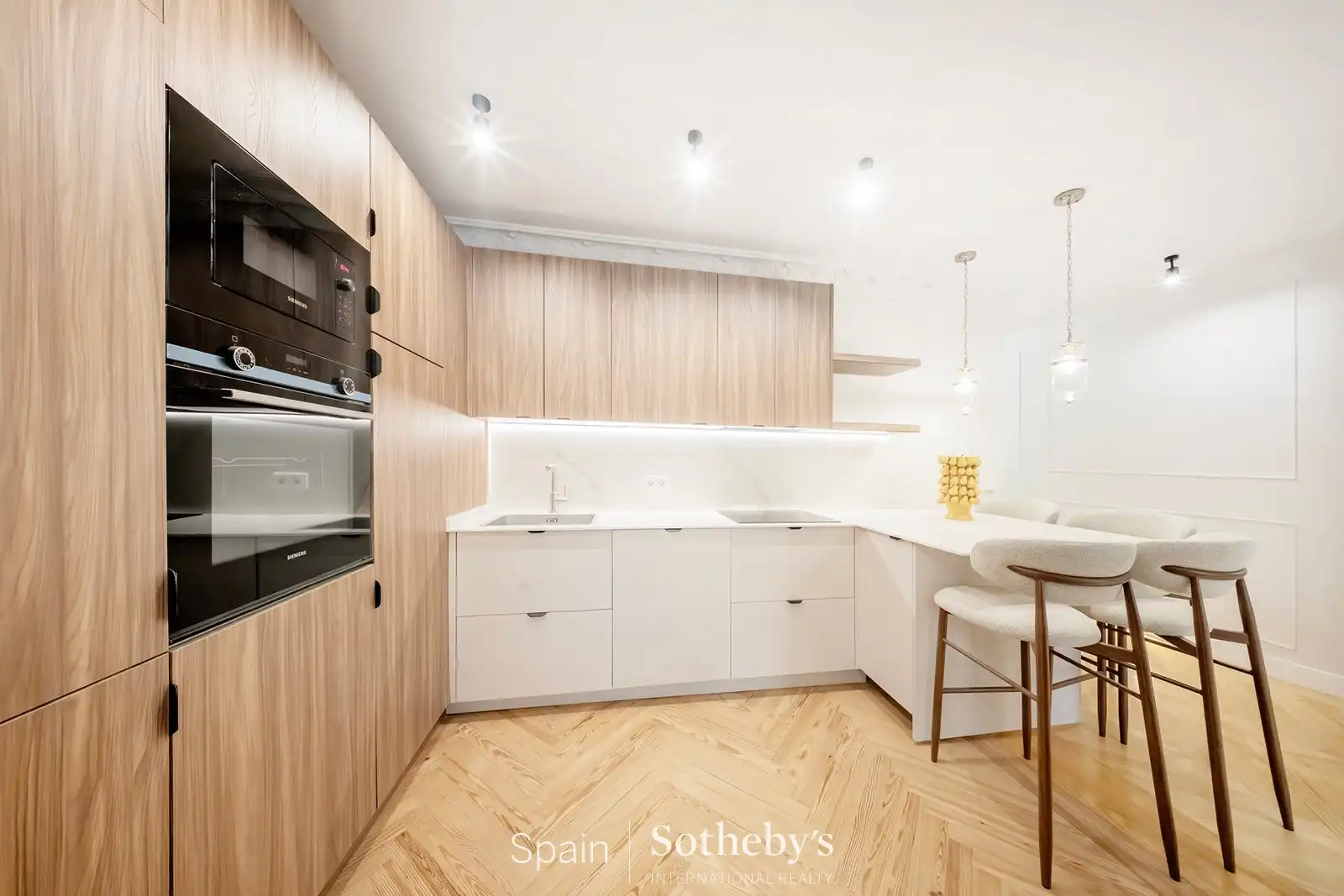 Kitchen of Apartments for sale in Madrid  with Air Conditioner and Heating