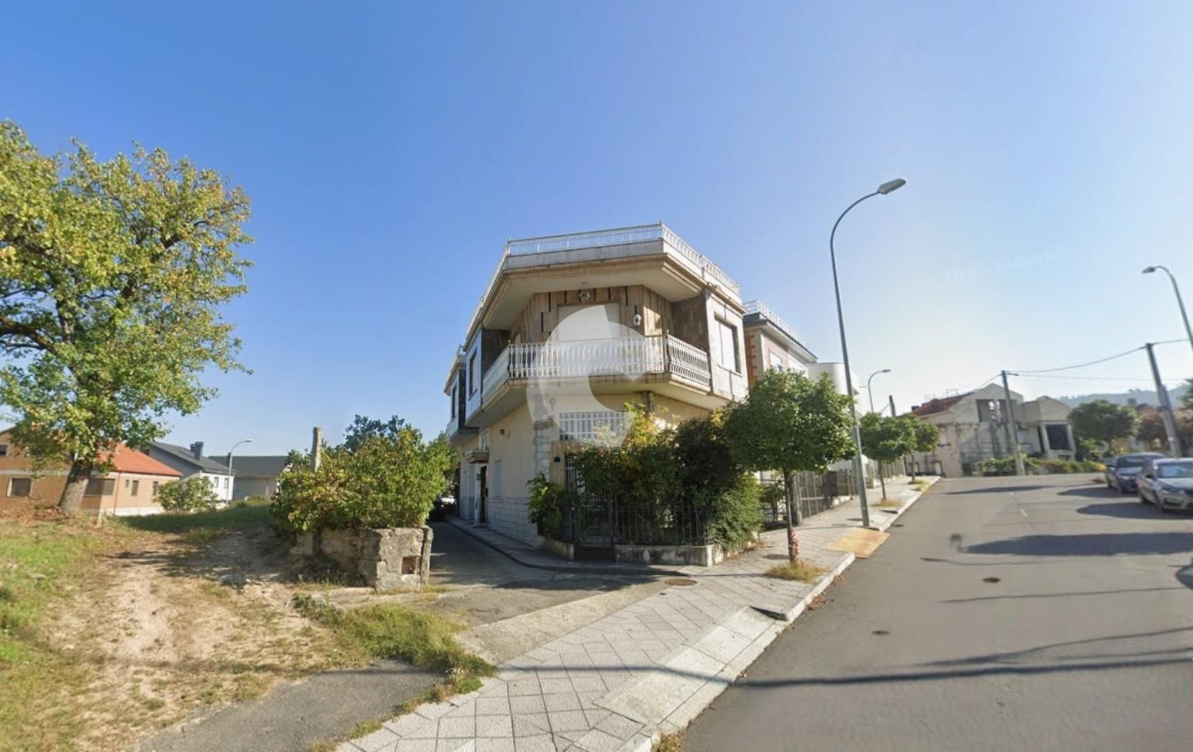 Vista exterior de Casa adosada en venda en Ourense Capital  amb Jardí privat