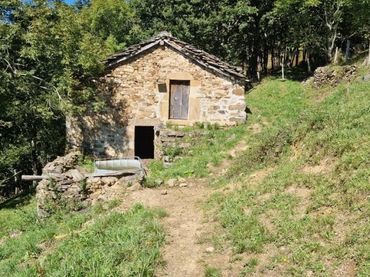 Maison rustique à vendre à Vega de Pas