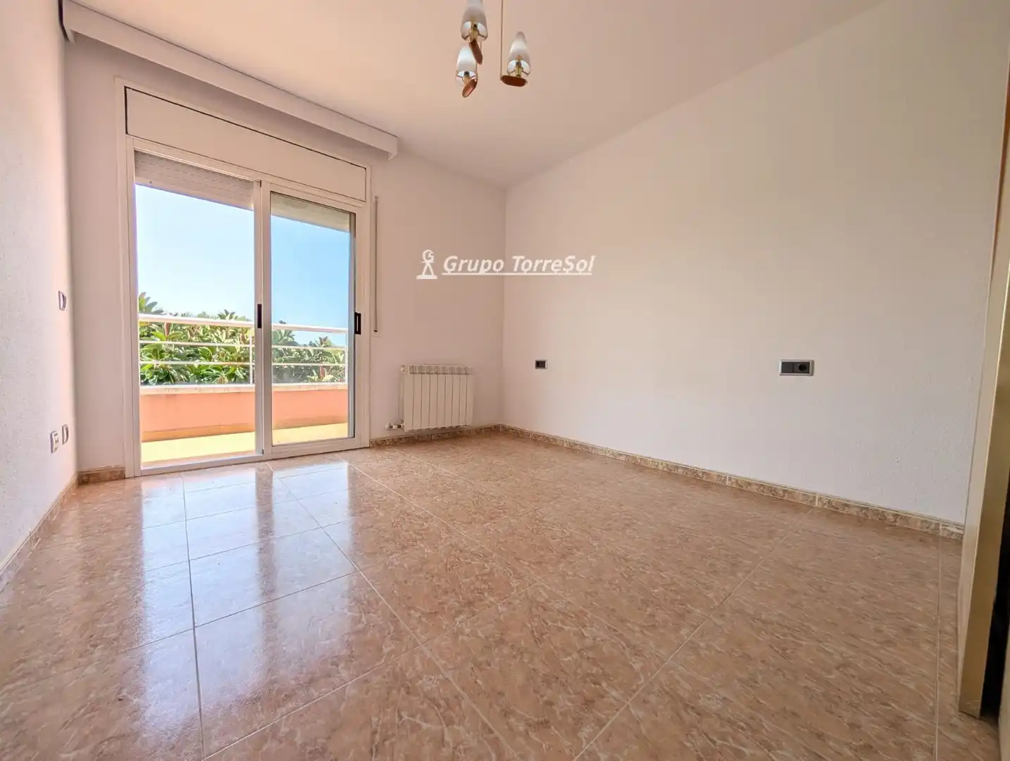Sala de estar de Casa adosada en venta en El Vendrell con Aire acondicionado, Calefacción y Terraza