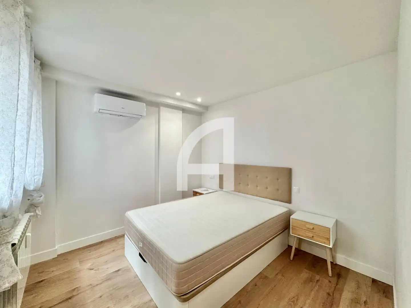 Bedroom of Flat for share in Madrid  with Air Conditioner, Heating and Furnished