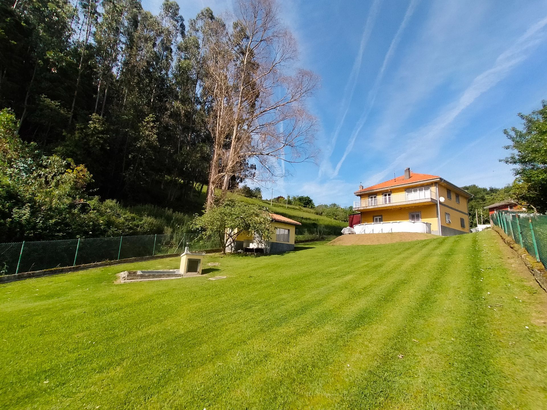 Jardí de Casa o xalet en venda en Soto del Barco amb Calefacció, Jardí privat i Terrassa