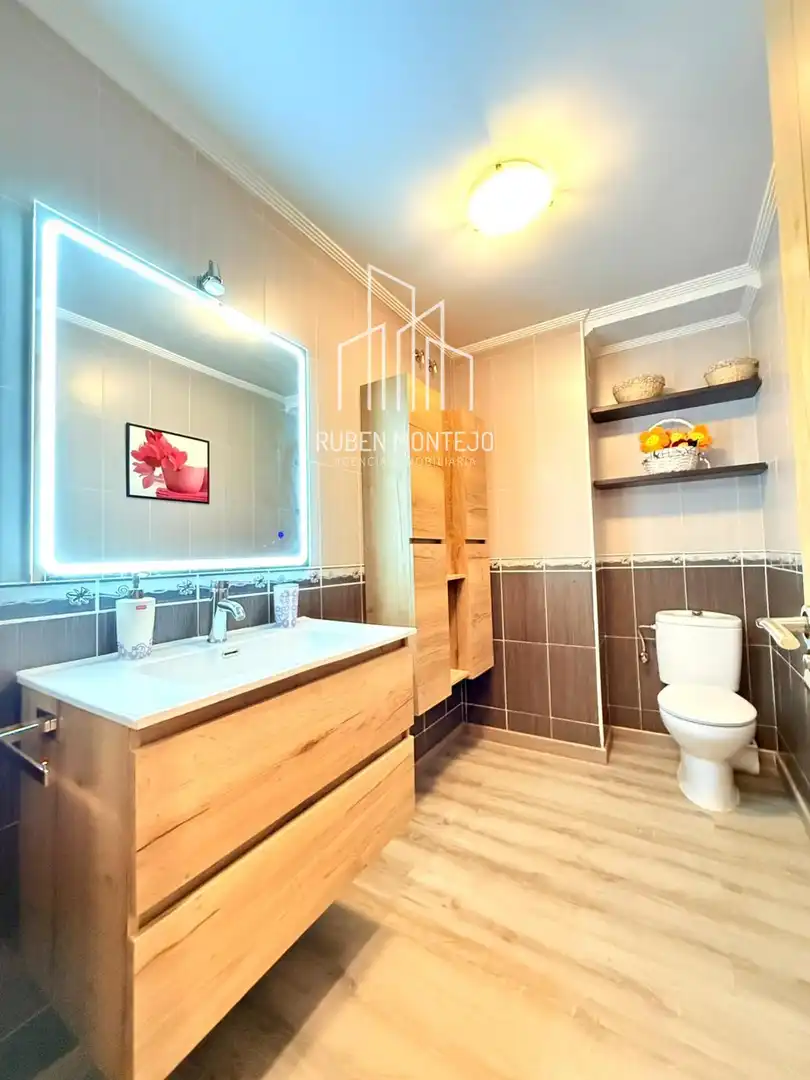 Baño de Casa adosada en venta en Galindo y Perahuy con Calefacción, Jardín privado y Terraza