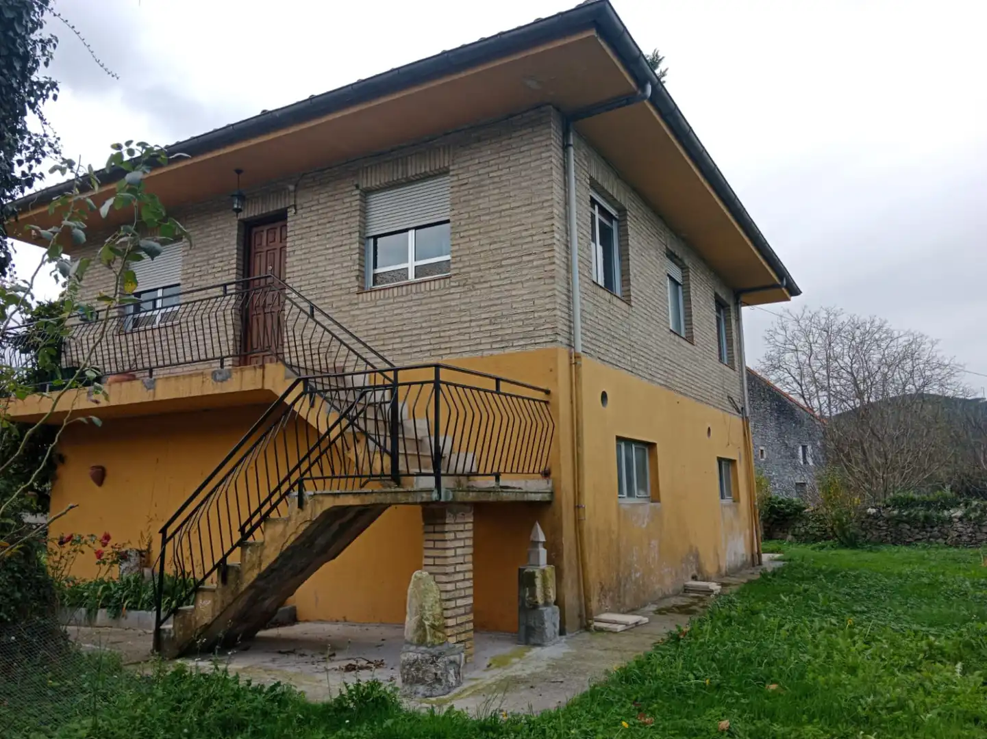 Vista exterior de Casa o chalet en venta en Hazas de Cesto con Jardín privado, Trastero y Amueblado