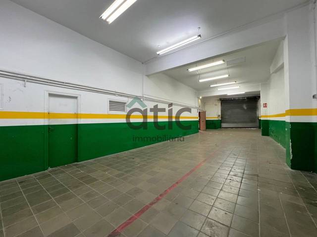 Local comercial en Alquiler en Calle Saclosa en Plaça Catalunya