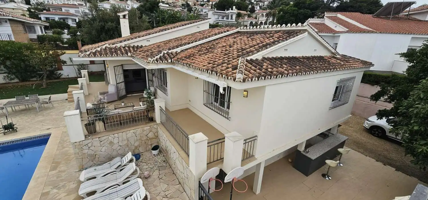 Vista exterior de Casa o xalet en venda en Alhaurín de la Torre amb Aire condicionat, Calefacció i Parquet