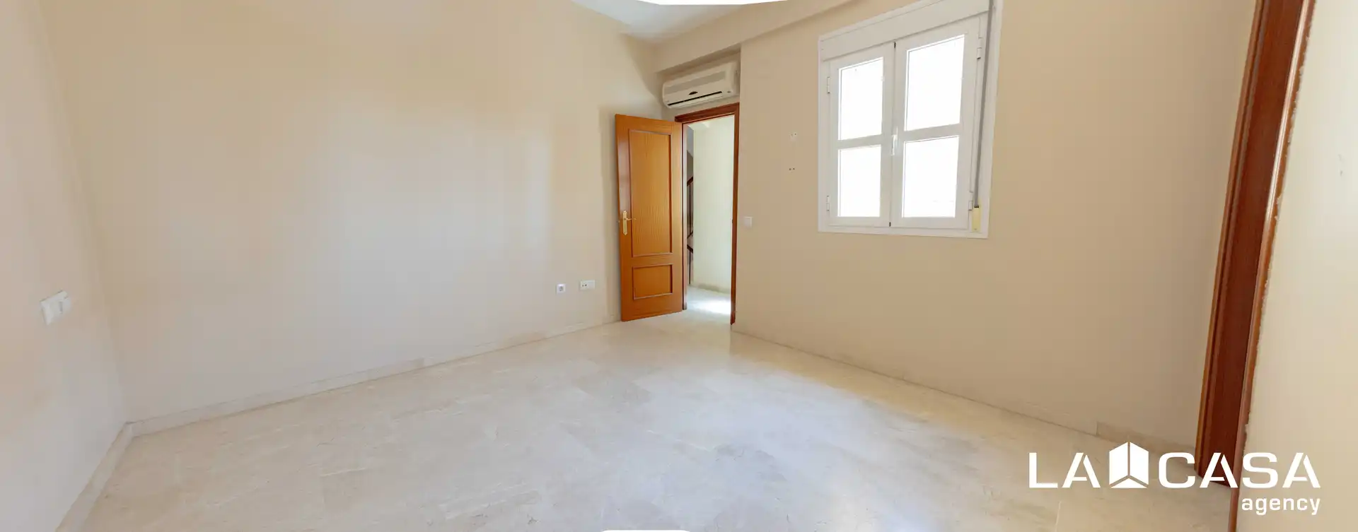 Dormitori de Casa adosada en venda en Dos Hermanas amb Terrassa, Traster i Balcó