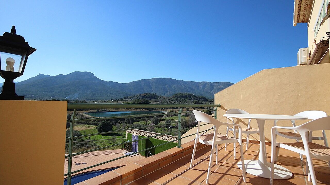 Terrassa de Apartament en venda en Alcalalí amb Piscina