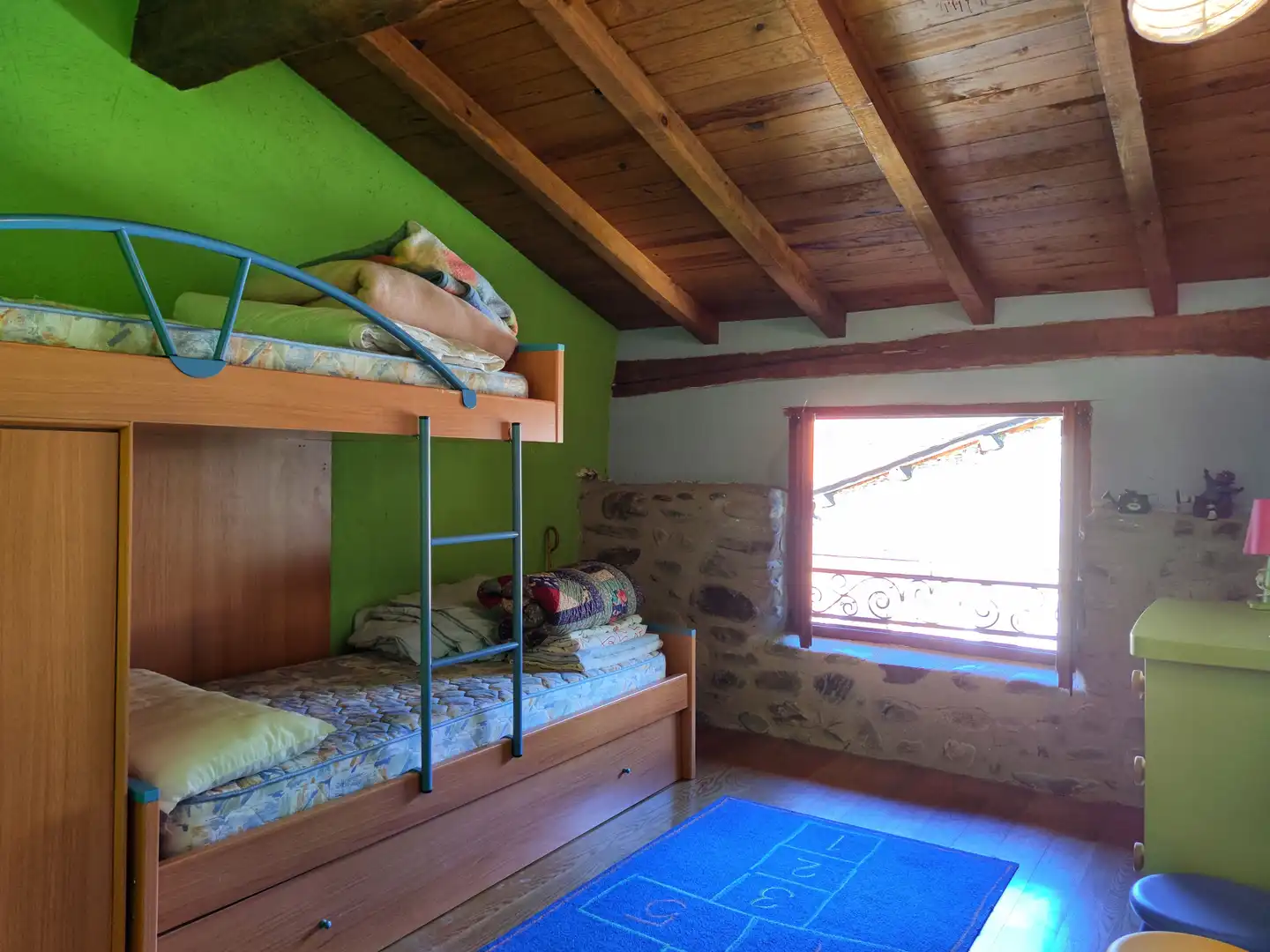 Dormitori de Casa o xalet en venda en Ezcaray amb Calefacció, Jardí privat i Moblat
