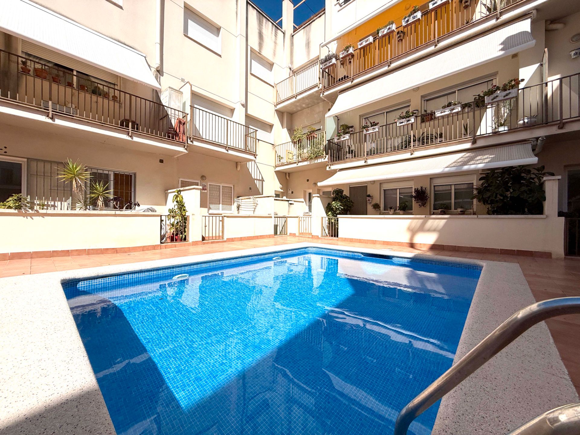 Swimming pool of Single-family semi-detached for sale in Reus  with Air Conditioner, Heating and Terrace