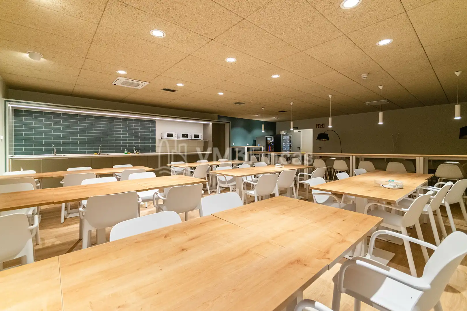 Büro zur Miete in El Prat de Llobregat mit Klimaanlage, Heizung und Terrasse