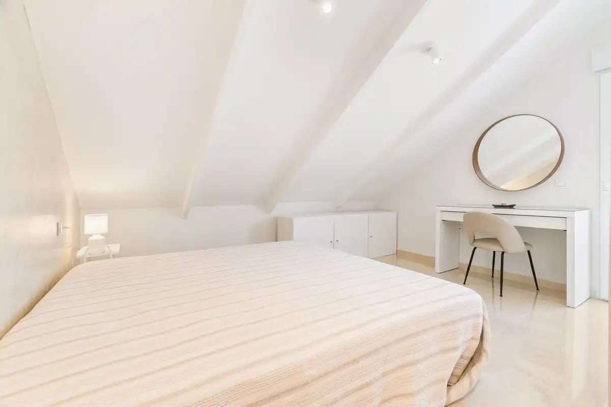 Dormitori de Casa adosada en venda en Marbella amb Aire condicionat, Terrassa i Alarma