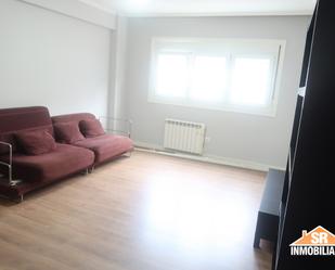 Living room of Flat to rent in A Coruña Capital   with Washing machine